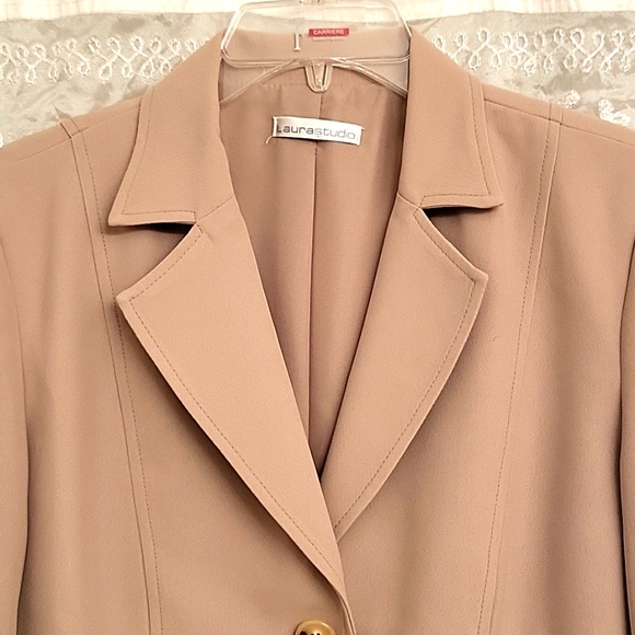 Laura Studio Tailored Tan Blazer, LIKE NEW. Fully Lined, Pockets! 10 - Picture 2 of 9